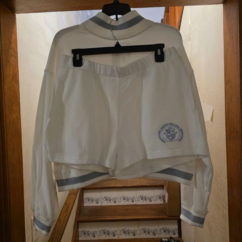 April Kiss Set L White Boxy Quarter Zip Sweatshirt Shorts Blue Logo Soft Comfort